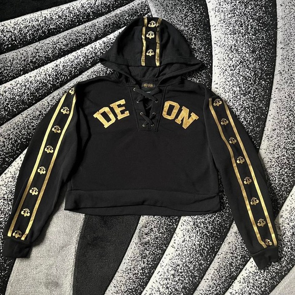 Tops - Vintage Women's Y2K 2000s Dereon Black and Gold Cropped Hoodie